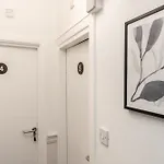 לינה וארוחת בוקר Talbot Street *